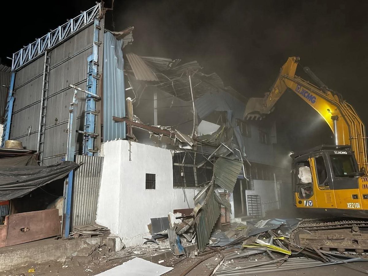 mangeshspa's tweet photo. These photos are not from Uttar Pradesh but from Kudalwadi in Pimpri-Chinchwad.

Pimpri-Chinchwad Municipal Corporation demolished 5 unauthorized mosques yesterday.

Kudos to CM Devendra Fadnavis and the civic admin for enforcing the law.

@Dev_Fadnavis @Devendra_Office https://t.co/skA0bzjjer