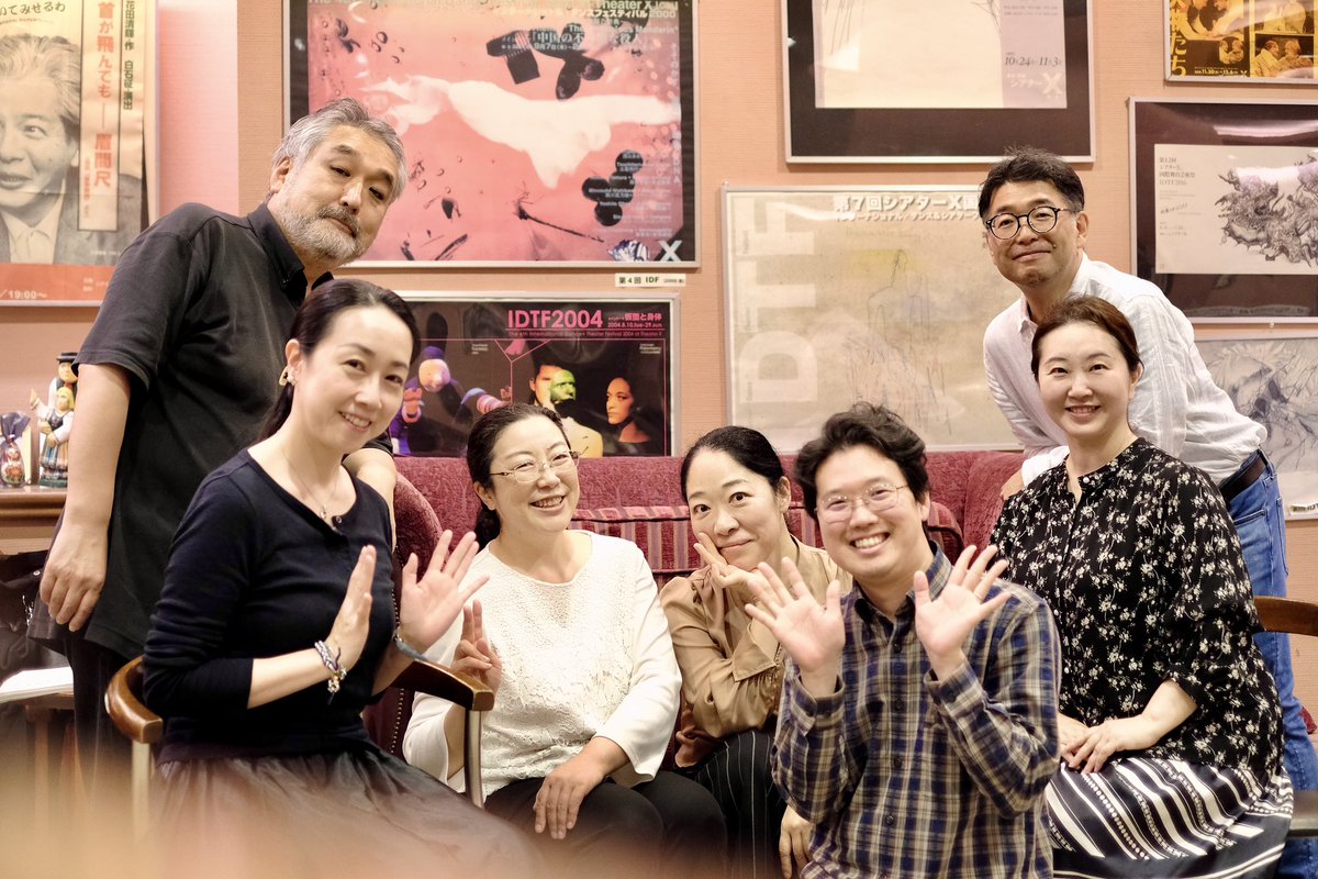 kurippus's tweet photo. リゴレットの稽古、順調に進んでいます。
V・ユーゴーの原作の話になり、私も久しぶりに読み出しました(田村さんは最初仏語で読んでいてびっくりした)。悲しい話でござんす。。

ピアノの高木耀子さんが私達のリーダーで、彼女の笑顔を見てると「何とかなるさー」と思えます。ありがたや。 https://t.co/SSE2VHXR5m