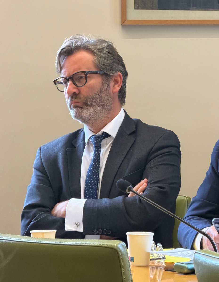 EmmanuelCapus's tweet photo. Réunion avec mes collègues sénateurs du groupe @Indep_Senat.

Nous avons notamment échangé sur les textes inscrits à l’ordre du jour, dont la proposition de loi relative à la gestion du patrimoine immobilier de l’État, ainsi que sur l’actualité en France et dans nos territoires. https://t.co/jkPqVNwagO