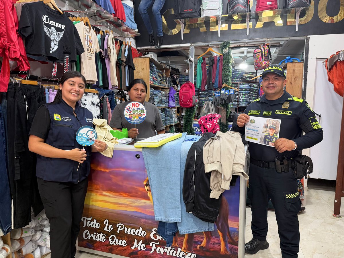 HuilaPolicia's tweet photo. En el marco del servicio de Policía y la estrategia E-PAÍS, @ProteccionPonal realizó actividades en prevención del trabajo infantil y reclutamiento forzado, sensibilizando a niños, niñas y adolescentes sobre la protección de sus derechos. https://t.co/HBKMCymLLo