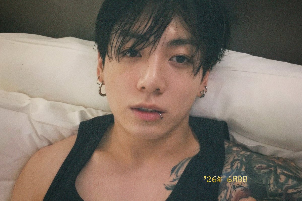 JayingIngIng's tweet photo. ลืมแม้กระทั่งกระเป๋าตัง จะบินพรุ่งนี้ดีนะไม่ไกล กุหนักละ เจอกันปูซานนะคะ น้องจองกุก 🫶🫶🥰🥰 https://t.co/L66S3GP4rn
