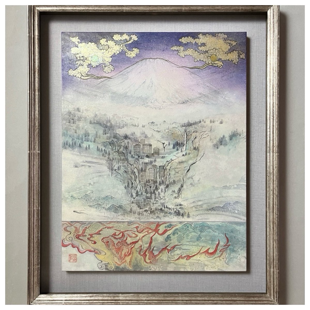 幻想絵画、空飛ぶ画家糸川裕志の富士山曼荼羅図の箱絵、油絵、 出品作品《富士山界五行曼荼羅図》。 紙は月山和紙（山形県西川町