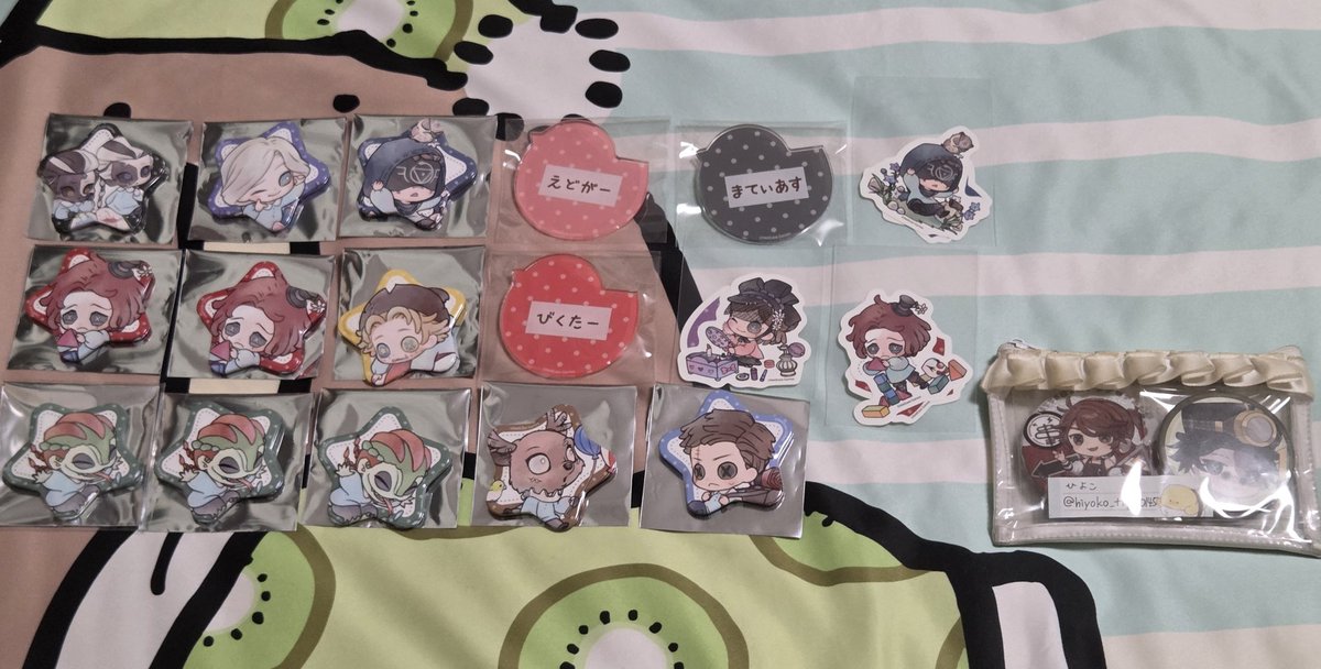 hiyoko_ttg_0145's tweet photo. 【交換】第五人格 IdentityV 幼稚園 缶バッジ お名前バッチ ステッカー

【譲】画像のキャラ

【求】同種>定価+送料or固定求
→星形缶バッジ 探鉱者2
→ステッカー囚人/探鉱者(同数)>作曲家

郵送のみ。📮/初回ﾘﾄﾘﾝ有/ALTにて条件有/お気軽にお声がけ下さい🌱 https://t.co/nDydlryAdn