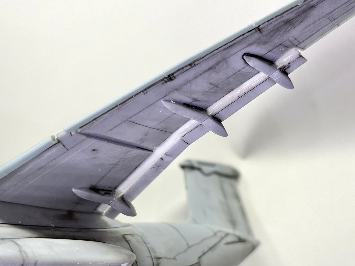 yas_kanba's tweet photo. C-1 試作1号機 銀ちゃん　
1/144 製作中
レジンキットですが、フラップ&amp;スラット作動中に挑戦してます(>_<)
#自衛隊機 
#144スケモ https://t.co/1G4PUkW4My