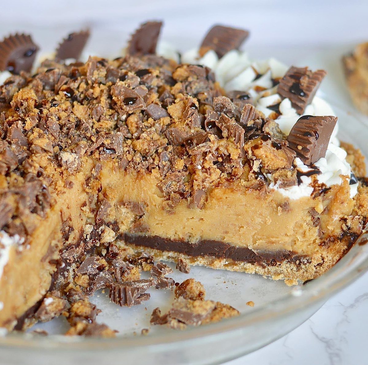 ebeth360's tweet photo. The next #twitterbakeoff theme is CLASSIC AMERICAN DESSERTS ๐ฅง๐
From meringue pies to strawberry trifles, whoopie pies, peanut butter pie, cobblers, brownies, banana pudding, and family recipes that never miss.
Letโs see those county fair champions and church cookbook legends.
Share your dessert **THIS** Sunday! Flag day ๐บ๐ธ