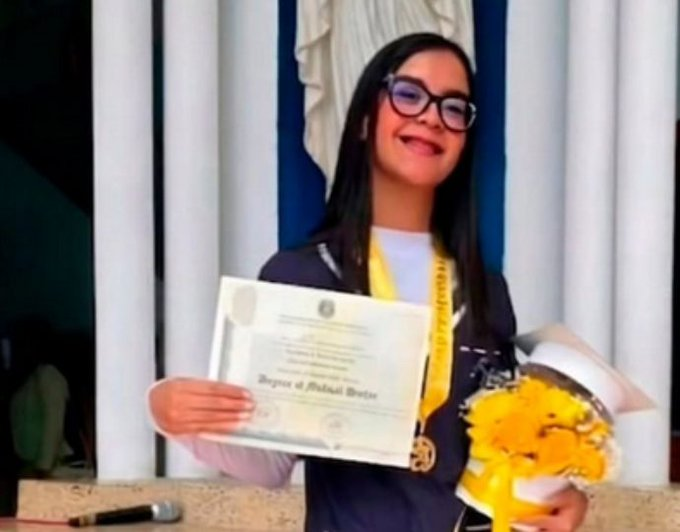 RobertLobo_'s tweet photo. Conmoción e indignación en Barquisimeto. 

La joven Andrea Rodríguez (19), estudiante de medicina en la UCLA, murió por culpa de un motopirueta, la noche del #6Jun. El hombre levantaba "caballito" y perdió el control de la moto, impactando contra la muchacha q pasaba por el lugar https://t.co/bB9QW2g8wd