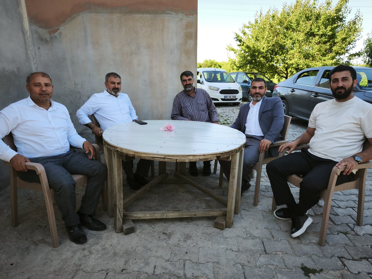 HudaPar_Malatya's tweet photo. 📍 Doğu Mahallesi-Akçadağ

İl Başkanımız @behcet_sevgili, Akçadağ İlçe Başkanımız Hamdi Şahin ve beraberindeki heyetimiz, İlçe Yönetim Kurulu Üyemiz Hayrettin Erdem'i ziyaret etti.

Samimi bir ortamda gerçekleşen ziyarette teşkilat çalışmaları, yerel gündem ve vatandaşlarımızın talepleri üzerine istişarelerde bulunuldu.
Misafirperverliğinden dolayı Hayrettin Erdem'e teşekkür ediyor, çalışmalarında muvaffakiyetler diliyoruz.