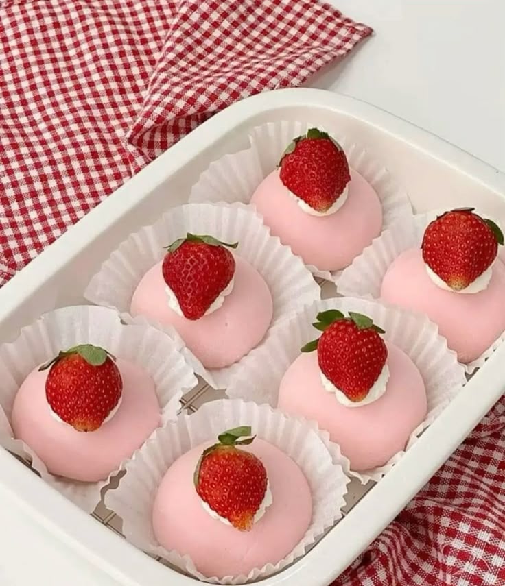 seungfmn's tweet photo. ㅤ
                     you've got a package!

untuk : 
@SFT01MINJU
@SFT02FIONY
@SFT02NINGNING 
💌 “kiriman dari phi win.”
ㅤ ㅤ https://t.co/hZoUkK1bIC