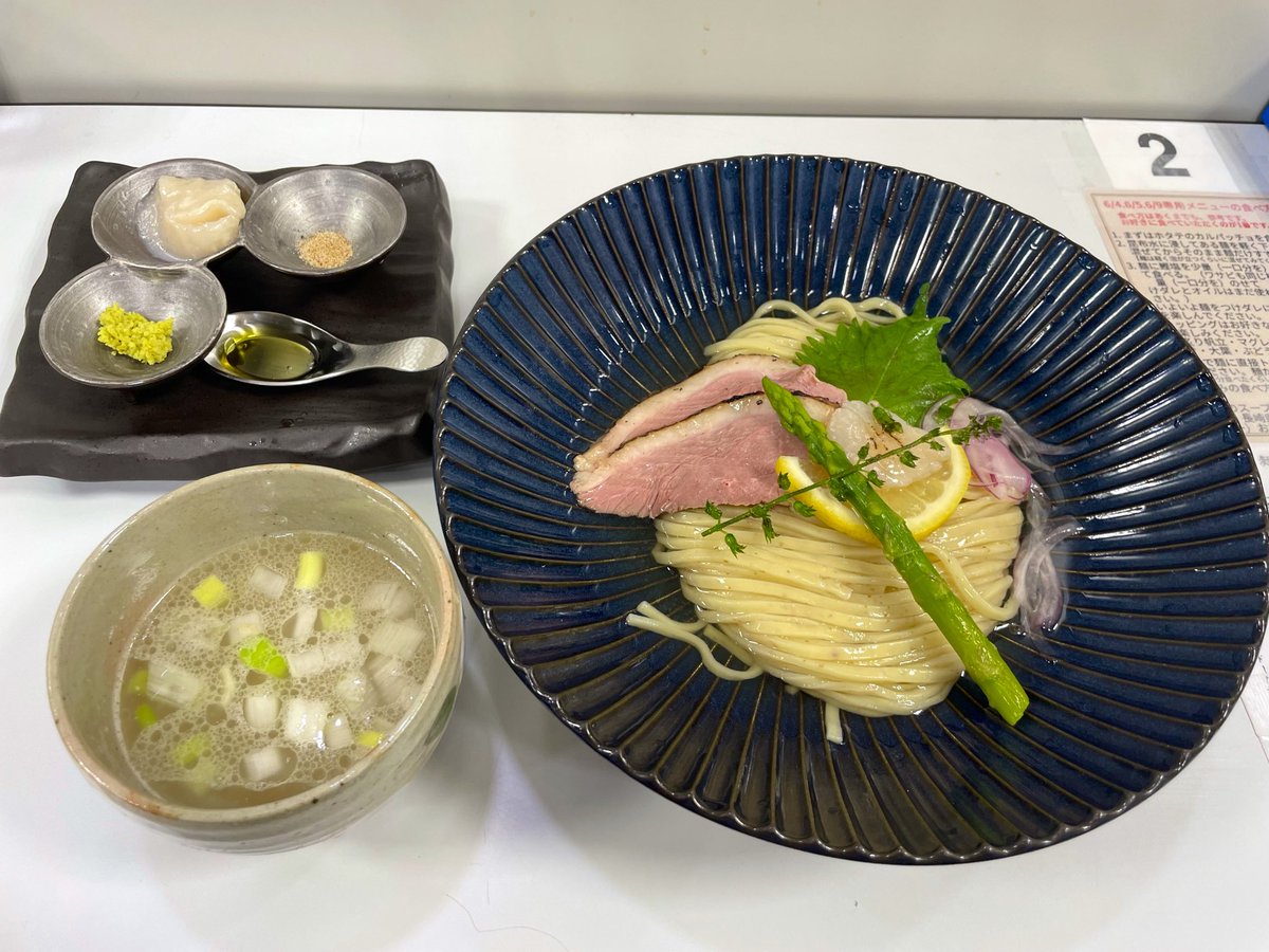tsukemethod's tweet photo. Tokyo Style Noodle ほたて日和(京阪守口催事)
『初夏に猿払村極み帆立の昆布水つけ麺 〜白醤油仕立て〜』

醤油に続き、ver.白醤油も食べられました❗️
こっちもかなり美味しかったなあ
個人的にこの昆布水が好きすぎて、どう食べても美味しい😘
2日間しか行けなかったけど、貴重な体験できて嬉しぇー https://t.co/NFUXZC8Dpy