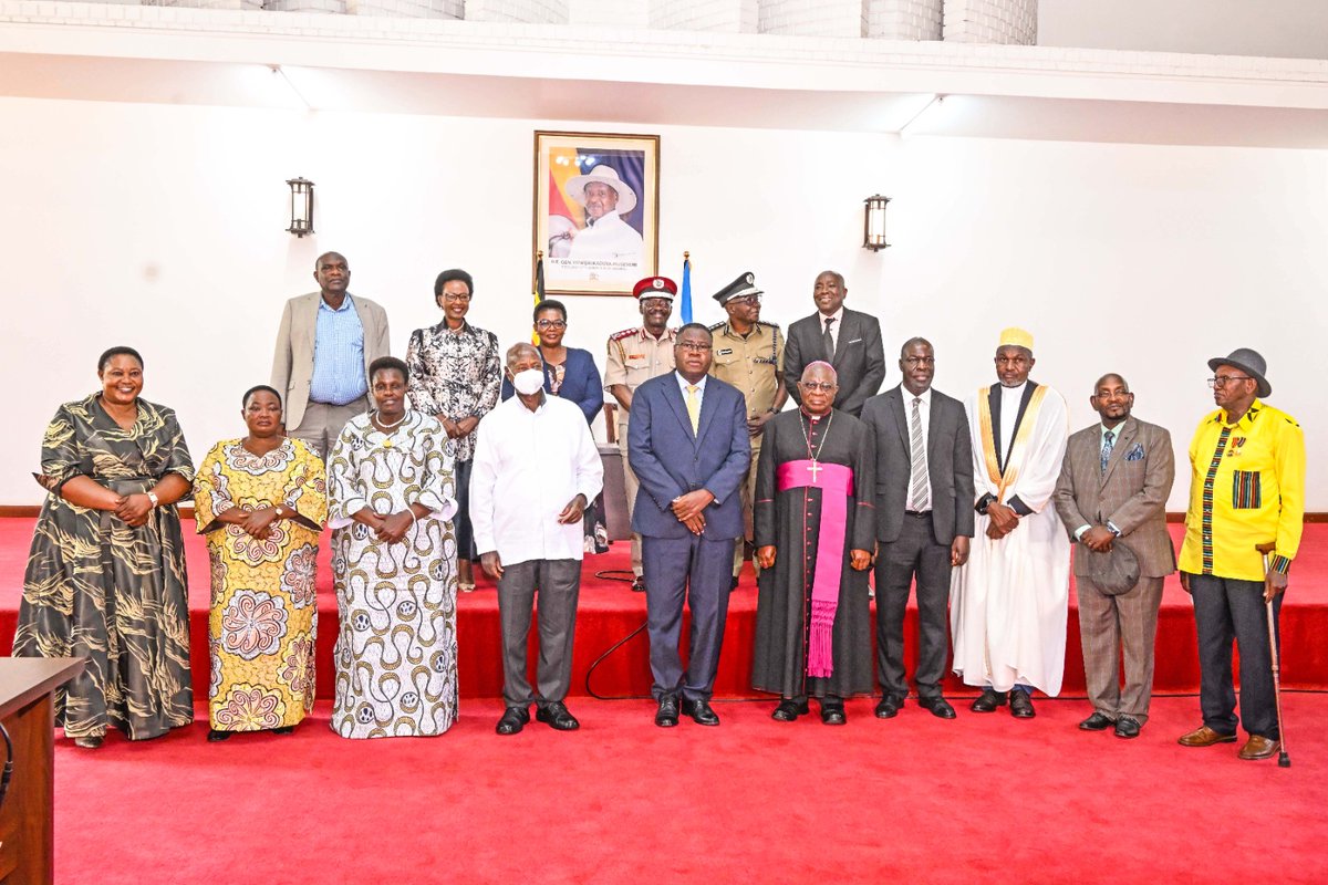 CountryRadio87's tweet photo. UPDATE: National Heroes Day celebrations held at Nakasero State Lodge.

#CountryRadio87 https://t.co/m2jFx9ZHly