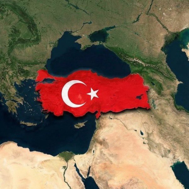 siyahsancakx's tweet photo. ⚪️ Muharrem İnce:

“ABD Türkiye Büyükelçisi Tom Barrack’ın ağzından, 'Ortadoğu’da sadece monarşiler işe yarıyor, demokrasi başarısız.' şeklinde dile getirilip, Türkiye’ye monarşiyi önermesi birlikte değerlendirildiğinde, Türkiye’de 'yurttaş'ı, 'ümmet' ile ikame eden ve 'üniter devlet' ile 'eyalet sistemi'ni yer değiştiren bir Anayasa değişikliğiyle totaliter rejimi inşa etme sürecinin yürütüldüğü herkesin anlayabileceği açıklıktadır.”