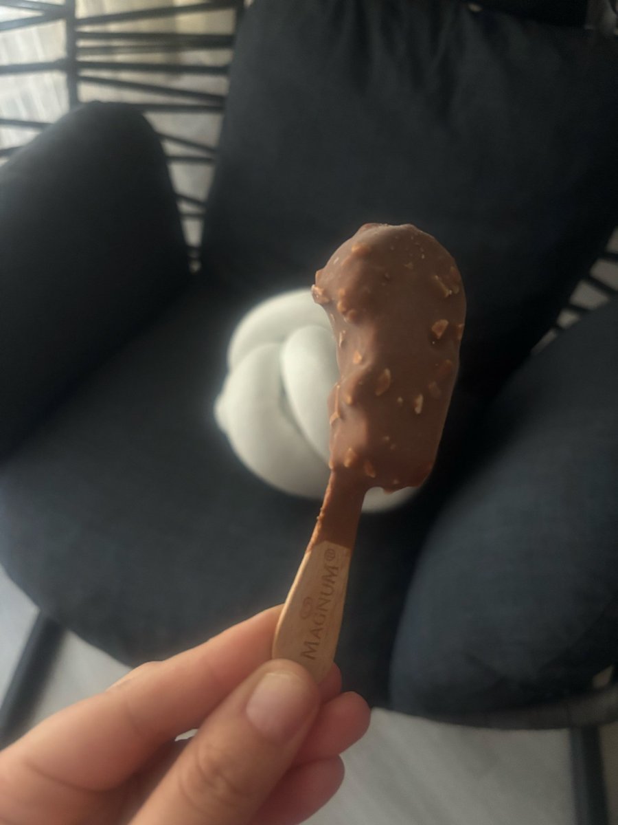 Edaydayy's tweet photo. @MagnumTurkiye @AlgidaTurkiye Mini olduğunu biliyordum da bunu beklemiyordum açıkçası 😢 https://t.co/srd8GBCg2P