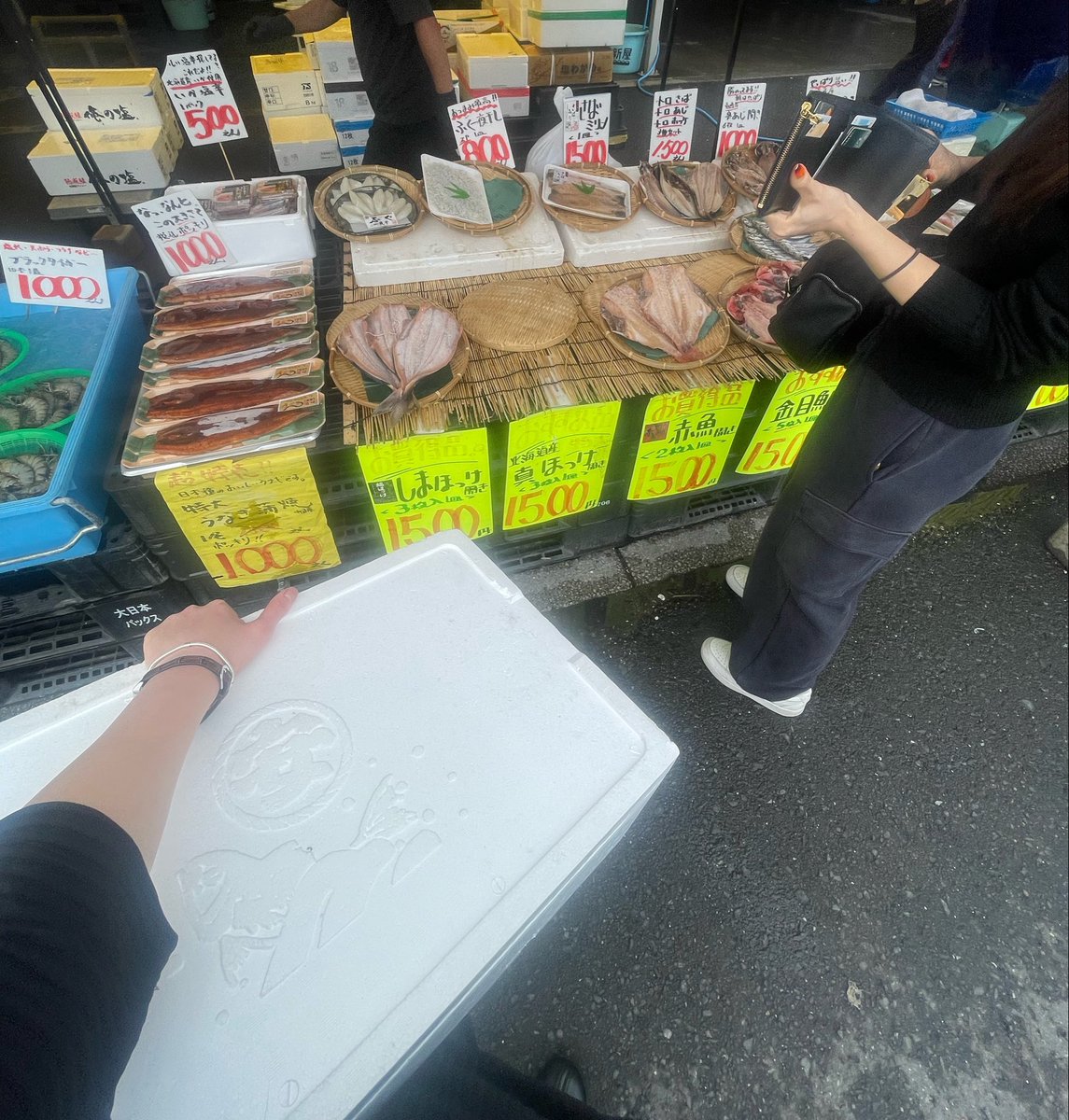 windflower0301's tweet photo. 早起きして市場いって業者の人並みに家と近所の人にお土産買ってきた🐟フグの一夜干しは自分へのお土産😇 https://t.co/ErbFTesuTD