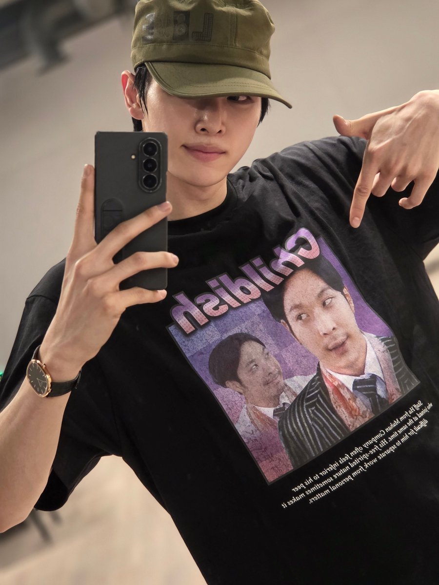 bunniebambie's tweet photo. sungchan loves shirt designs like that 😭😭😭 https://t.co/5ywVBvFLYA