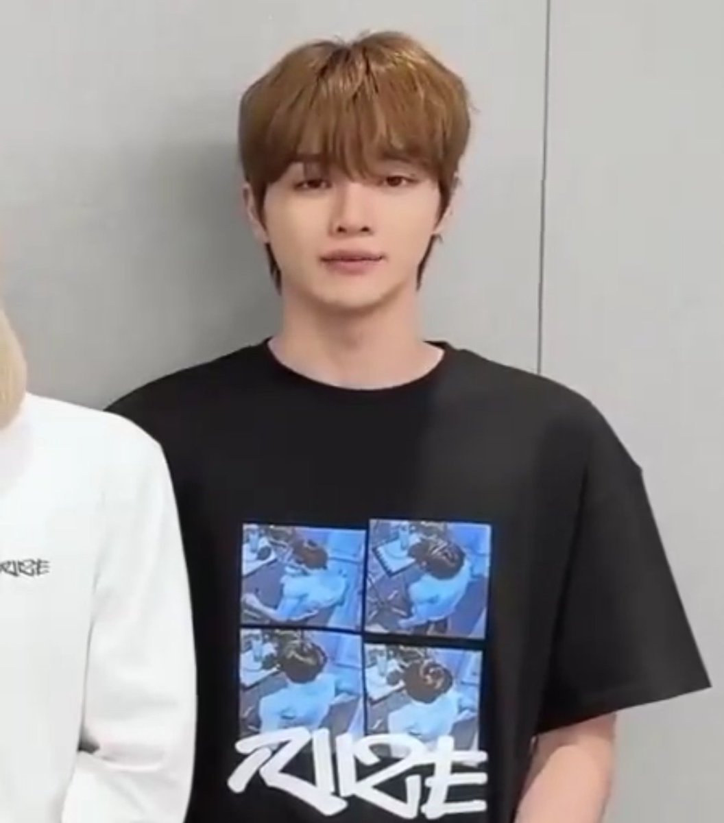 bunniebambie's tweet photo. sungchan loves shirt designs like that 😭😭😭 https://t.co/5ywVBvFLYA