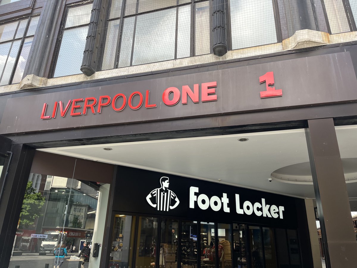 BdcNigel's tweet photo. Liverpool one shopping centre, nice touch by Everton 😁 https://t.co/unhQL8qn3M
