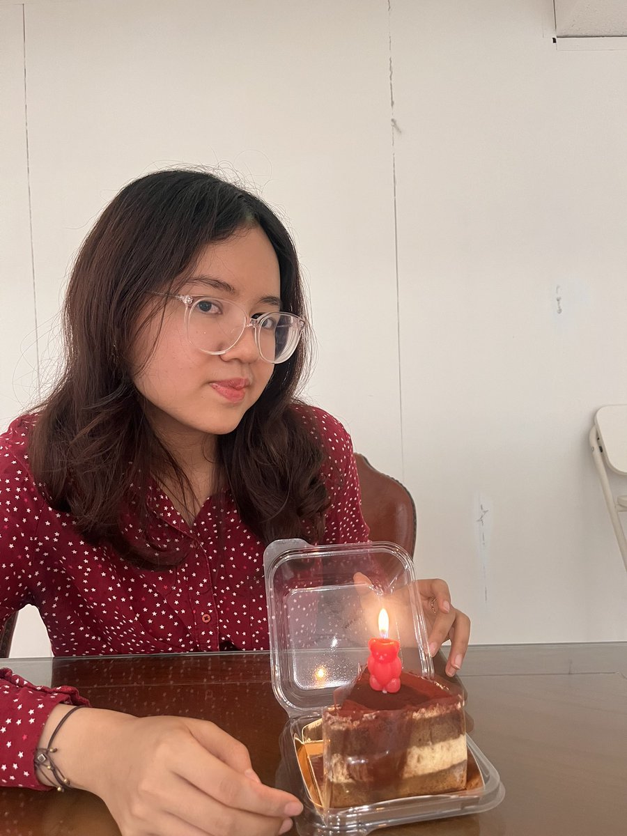 icoetais's tweet photo. happy 21🥳 https://t.co/Agvs9fag25