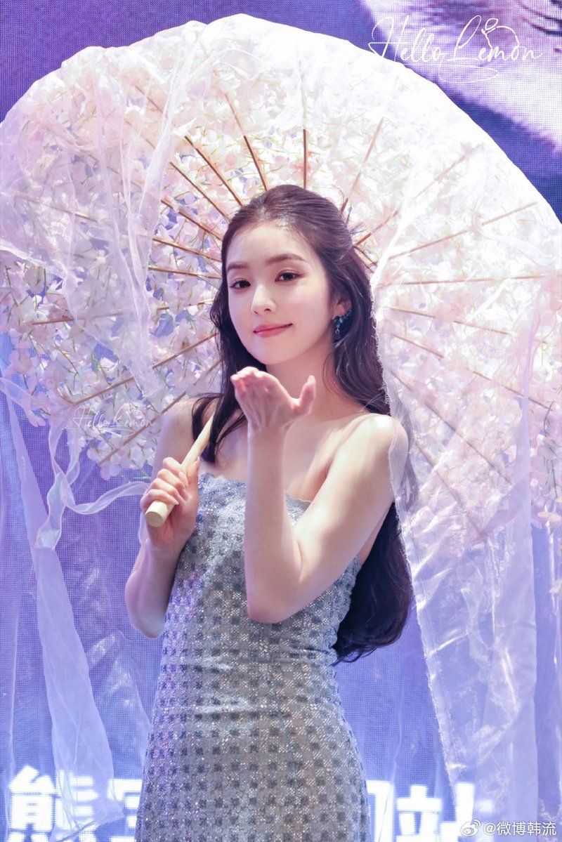 SoloBae91's tweet photo. 260609 Weibo Korean Wave Weibo update

Irene looked amazing at her autograph session, her beauty shining through. Even in unedited photos, she looks stunning; her features are delicate and expressive, more captivating than any game character model.

#아이린 #IRENE https://t.co/EXNDP6PP5S