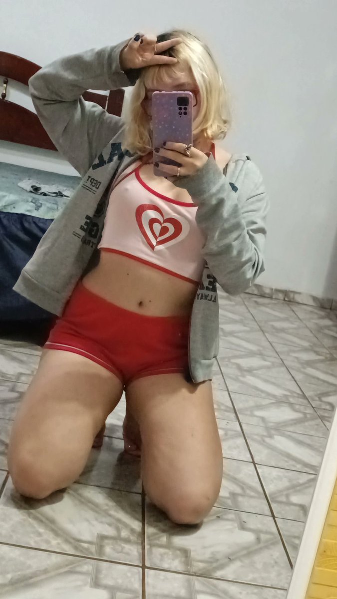 mavigrrr's tweet photo. amo essa blusa https://t.co/PcduIET4gr