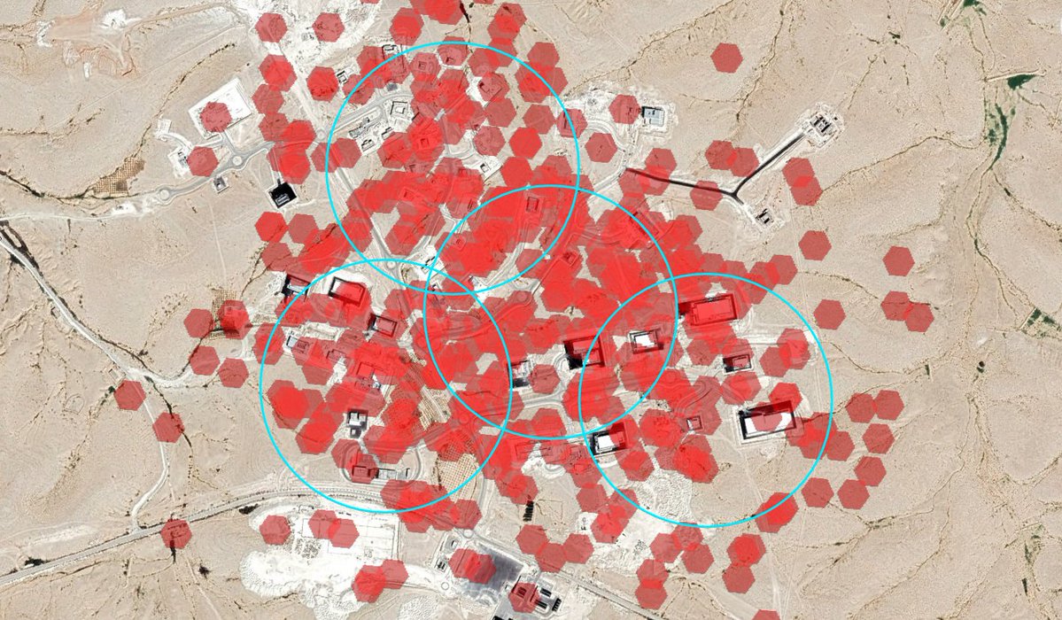 Pataramesh's tweet photo. Simulated effects of a salvo of 2⃣0⃣ Khorramshahr-4 missiles equipped with 20 heavy 100kg Submunitions
(on a key 🇮🇱 facility)

Details:
- 300m CEP for a tri-conic-RV, heavy-Submunition released outside the atmosphere

- 100kg Submunition assumed have heavy destructive effect out to 40m. Mach 5-6 impact energy
(see supposed impact video)

- 4 salvo/aimpoints of 5 Khorramshahr = 20, each equipped with 20 heavy-type Submunitions
(400 total)

The facility in the simulation is not of soft type, since it has berms to protect against nearby hits and contain the effects of an accidental explosion

The salvo-size of 20 missiles is not outlandish for such a high-priority target.
CEP is neither for a relative high ballistic-coefficient tri-conic re-entry vehicle PLUS early-release dispersion effect
(to defeat endo-atmospheric missile defenses)

➡️ I did this to illustrate the power of heavy throwers like the Khorramshahr even without precision enhancers like GPS or MaRV.

A relative low-cost weapon that can defeat every defense, except for the upper-tier SM-3 and to a lower extend THAAD & Arrow-3

PS: It also serves as an eye-opener on the fact that Iran didn't opt to use such destructive weapons against civilian targets like downtown Tel Aviv