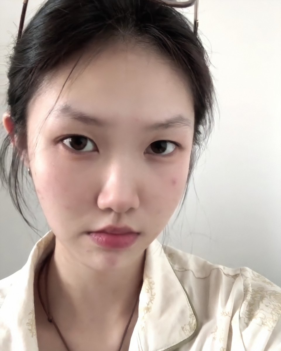 bitchjing's tweet photo. 发张素颜冒个泡 https://t.co/eoasDxtwkY