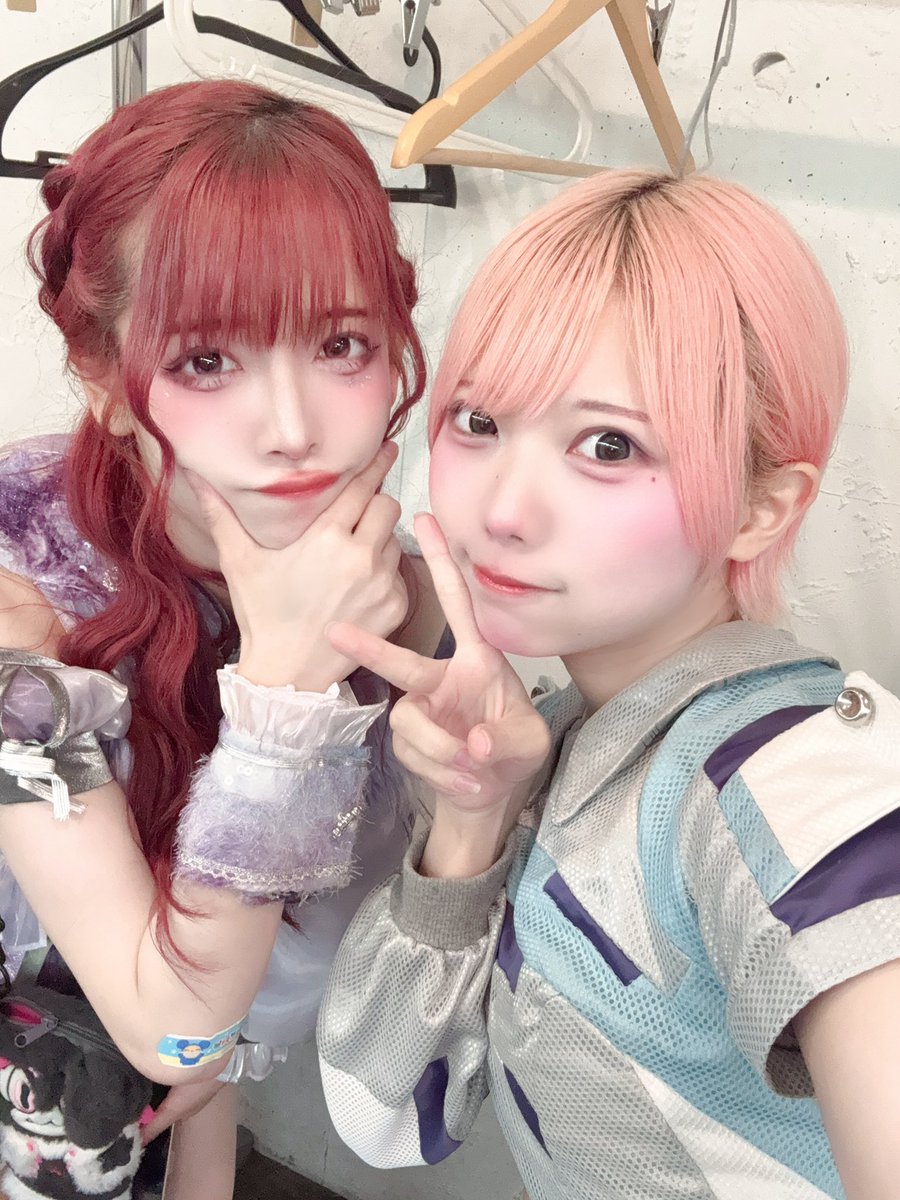 0start_uta_'s tweet photo. ⚠️りぷ巻き込み注意⚠️

なぎちゃんと今日もお写真を撮れた☺︎
なぎちゃん、本当に歌がうますぎて撮可のツイートとかブクマしまくってるので今日は生で歌聴けて幸せだった〜(๑･̑◡･̑๑)⭐️

えんぱしーさん全メンバーさん本当に、本当にパフォ良すぎて楽曲も神なのでとりあえず全員ライブ見て欲しい https://t.co/9cOJF7R6yr