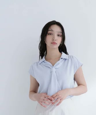 wave_laboratory's tweet photo. 首元がスキッパー仕様になってるから、ボウタイでも子供っぽくならず知的に決まる 「スキッパータイブラウス」が夏のオフィスコーデに最適 .ᐟ.ᐟ🕊🫧
肩をさりげなく隠すフレンチスリーブだし、何より白でも透けにくいジョーゼット素材なのが最高。1枚でもジャケットインでも大活躍🤍 https://t.co/N78xH7tKBW