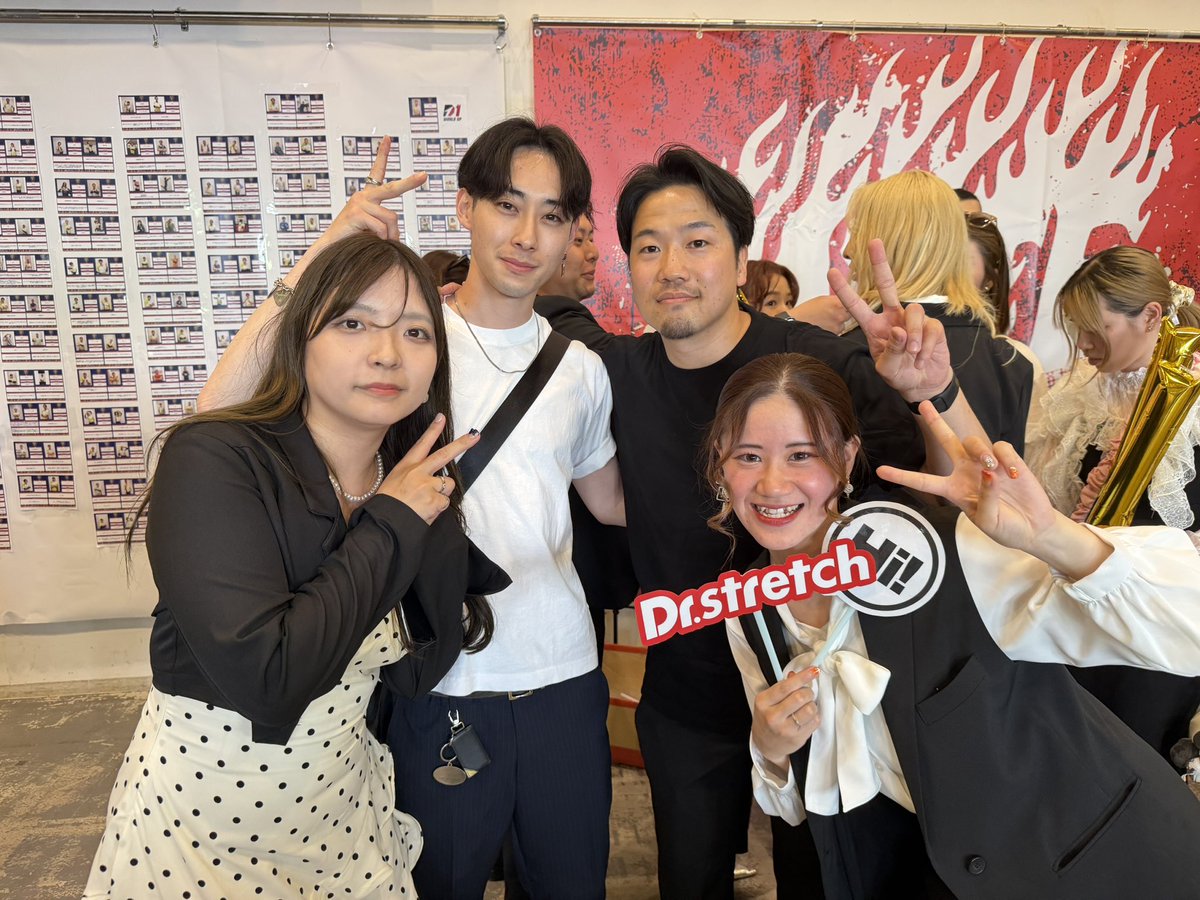 sknewsfan19's tweet photo. こんばんは🌛
久しぶりに投稿します✨
後日談になりますが、D1GPに今年も参加しました！！！
同期と研修時代お世話になった木原さんと一緒に写真撮れて幸せ〜🩷ありがとうございました！
まだまだ頑張ります🔥👊
 #ドクターストレッチ
  #細山田商事 
#木原隊❤︎ https://t.co/t0O9PNqI3Y
