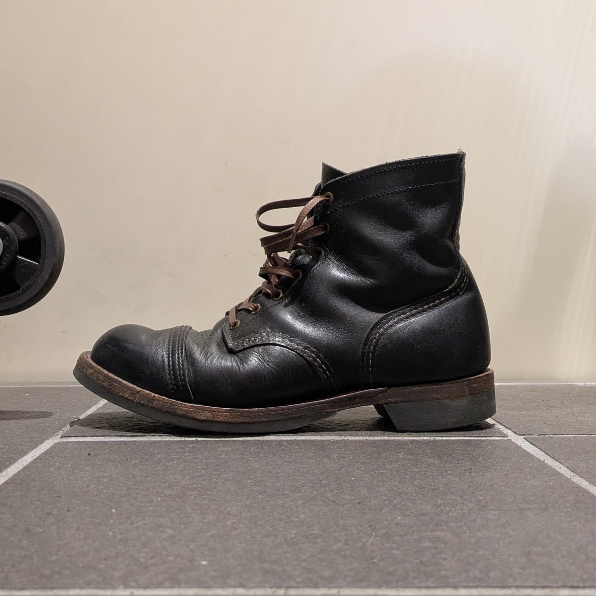 Gray_AXIO's tweet photo. 黒いRedwing

#アイアンレンジャー
#ロガーブーツ
#redwing https://t.co/maGUCEe3sK