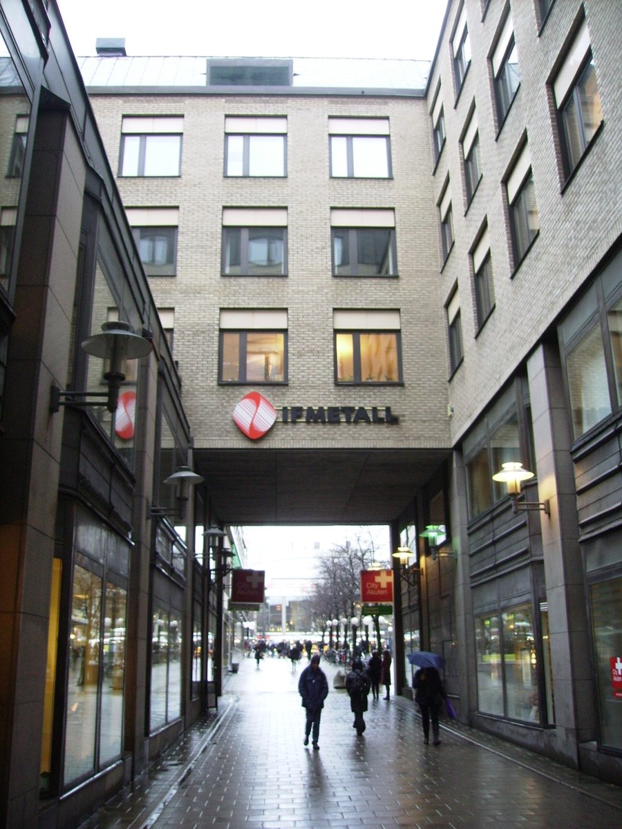 riktpunkt's tweet photo. De strejkande i Stockholm har gått tillbaka till arbetet på Tesla. Men det betyder inte att strejken äar över, meddelar IF Metall.
#IFMetall #jojostrejk #kollektivavtal #Kommunisterna #SKP #Stockholm #tesla
https://t.co/fSPlW7BGM2 https://t.co/i326vCkwBm