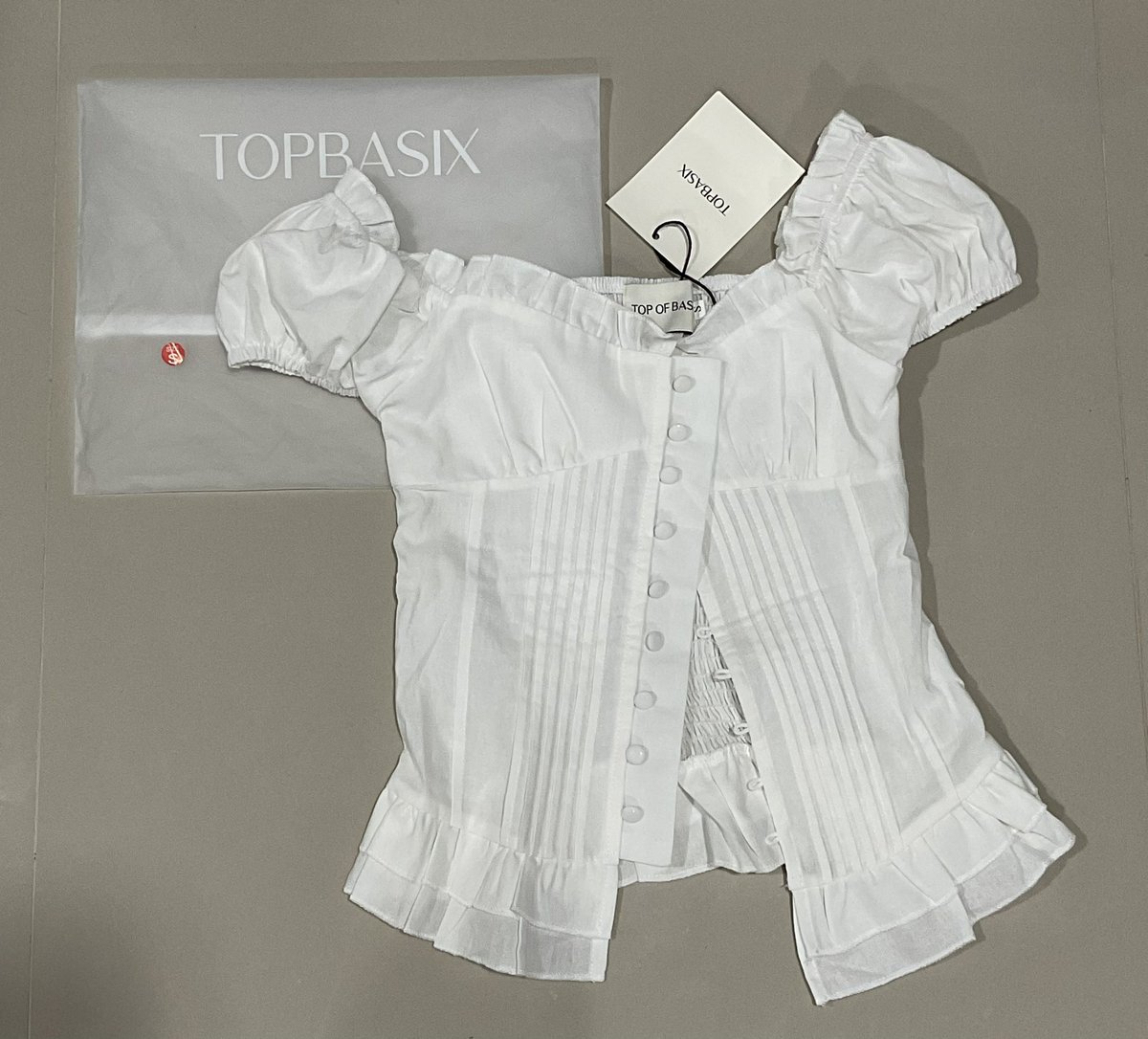 sendingacutieth's tweet photo. 🩰ส่งต่อเสื้อ top of basix 
size s ลองใส่แค่รอบเดียวค่ะ

    300฿ รวมส่ง (from 450฿)

พร้อมโอนลดได้อีกนะคะ🪽
#ส่งต่อเสื้อผ้า #ส่งต่อเสื้อผ้ามือสอง #ส่งต่อเสื้อผ้ามือสองสภาพดี #ส่งต่อtopbasix #topofbasix https://t.co/NnaSF4yZRU