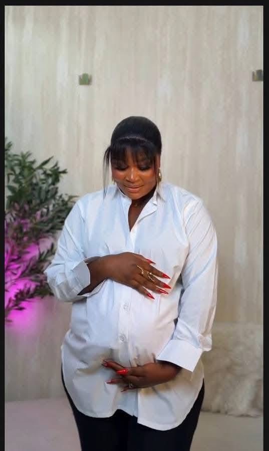 LynPreferred's tweet photo. Actress Chizzy Alichi is looking absolutely beautiful and radiant. 😍✨❤️📸 Her elegance and glowing appearance have fans admiring her stunning look. 💖✨ #ChizzyAlichi #BeautyAndGrace #RadiantQueen 👑💕 https://t.co/2BfrA5lxMh