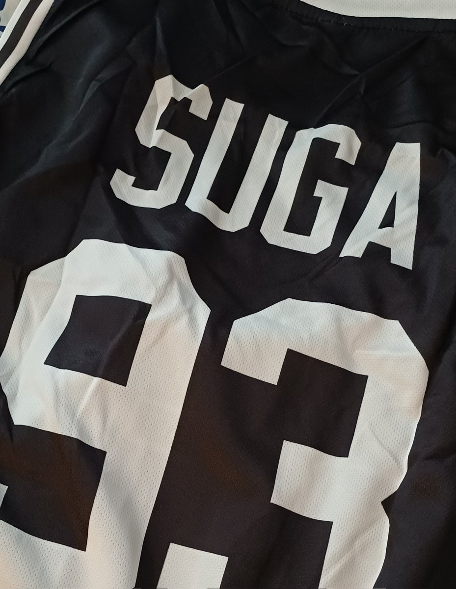 xmluvbts's tweet photo. Mam i ja slynna koszulke na koncert 😋 https://t.co/gnMZMbf2dB