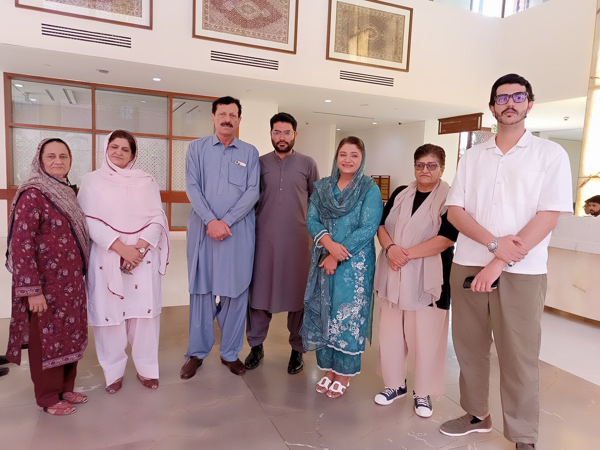 z_fizza's tweet photo. آغا خان اسپتال میں زیرِ علاج ڈاکٹر ماہ نور ناصر کی عیادت کے بعد پی ٹی آئی وومن ونگ کراچی نے مطالبہ کیا ہے کہ واقعے کی شفاف تحقیقات، ہسپتالوں میں مؤثر سیکیورٹی اور خواتین ڈاکٹرز کے تحفظ کو یقینی بنایا جائے۔ 
*Dr MahnoorNasir* https://t.co/pK9XkvG1xD