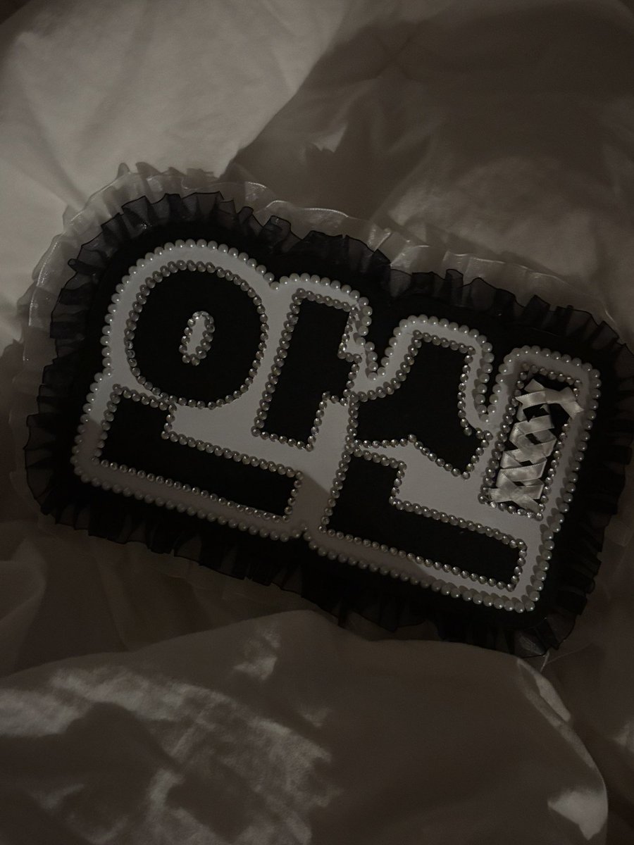 2h_lov0's tweet photo. 안신아 멀리서도 날 꼭 봐줘 https://t.co/ovLgkp87Wx
