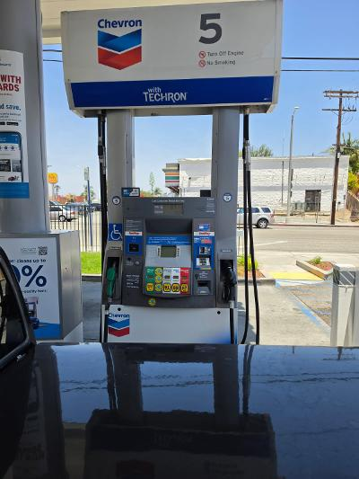OurPatriot2020's tweet photo. Since Gavin Newsom Has A Problem With Chevron Exposing His Corruption, I Decided To Grab A Full Tank!
https://t.co/NVRjxYYJYN
#California #CapAndTrade #CARB #Cars #Chevron #Corruption #Fuel #Gas #Gasoline #GasPump #GasTank #GavinNewsom #HighPrices #Policies #Policy #Refineries https://t.co/8qZMnYELKv