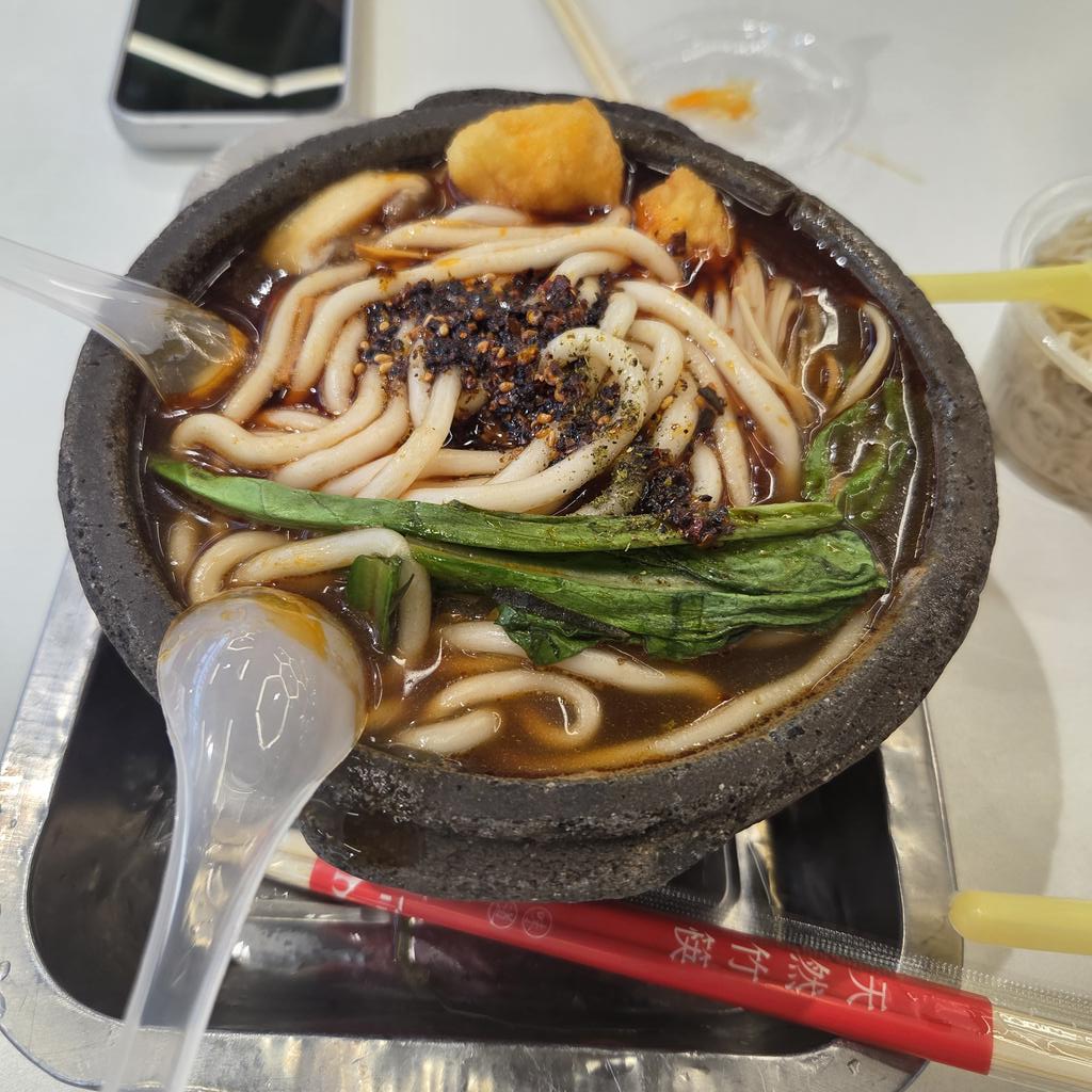 kuull23's tweet photo. 土豆粉好好吃啊。看起來油膩，一點也不油。
#美食 #土豆粉 https://t.co/OHYW2jQbKt