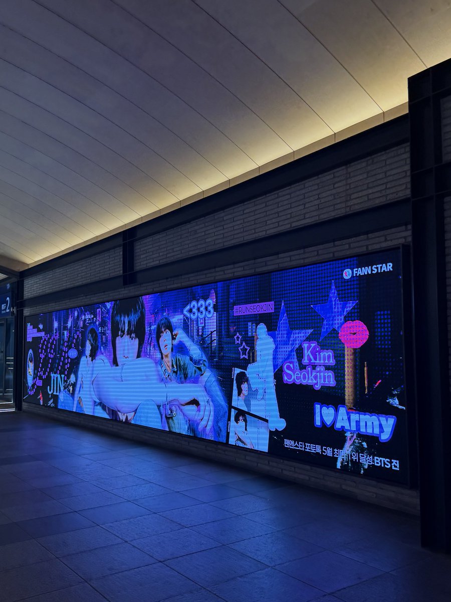 namjitty's tweet photo. SEOKJIN NATION IN SEOUL IS ALIVE AND WELL https://t.co/GLdRSt9ajx