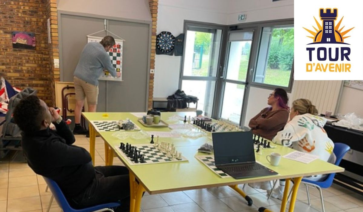 ffechecs's tweet photo. ♟️ Tour d’Avenir est lancé pour les jeunes des quartiers prioritaires !
À Bellignat, Dinan, La Courneuve et Pessac, les premières formations ont débuté avec les centres sociaux partenaires et les clubs engagés dans cette dynamique. https://t.co/ZhjxSnE6j4