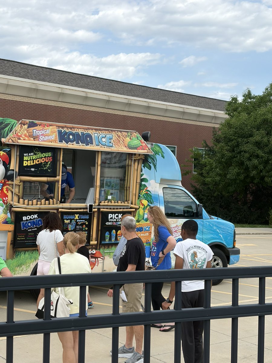 EarlyLearningDr's tweet photo. ☀️ It’s a hot one today, but we are having a blast at Playground Fun! Thanks to Kona Ice for joining us for a morning full of smiles, laughter, and play. 🛝💙 #PlaygroundFun https://t.co/MCtIH11UEk