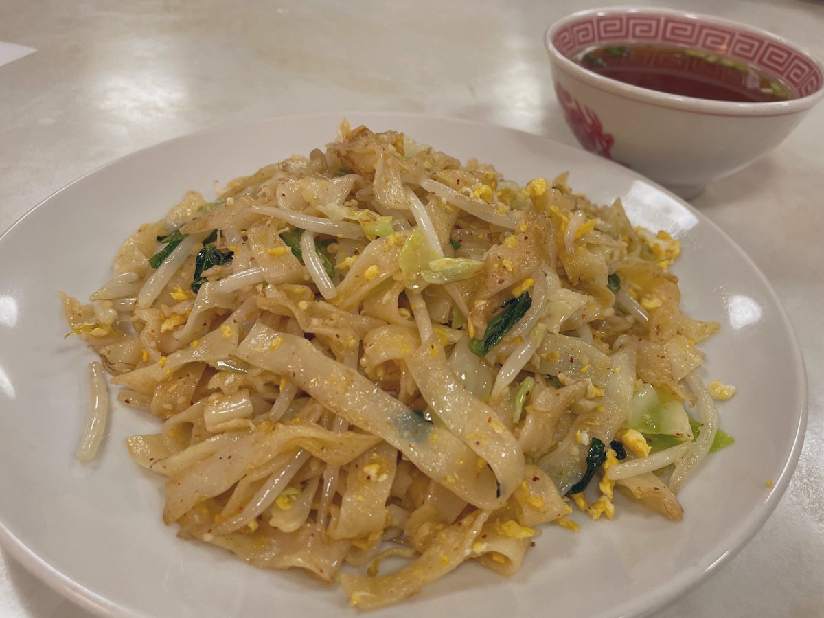 otchan2ch's tweet photo. 昼めっし
皿オッチャホイ並盛
オッチャホイ⁉️って何さぁ
塩・唐辛子🌶️・にんにく🧄で味付けされた皿うどん🥢🍝
味はにんにくが効いたペペロンチーノみたいな？ただ癖になる旨さでまた来たいわぁ😋
接客のお嬢さんも気の利くお綺麗な方でしたよ😍
#めっし
#新発田 https://t.co/1CZqET4qWJ