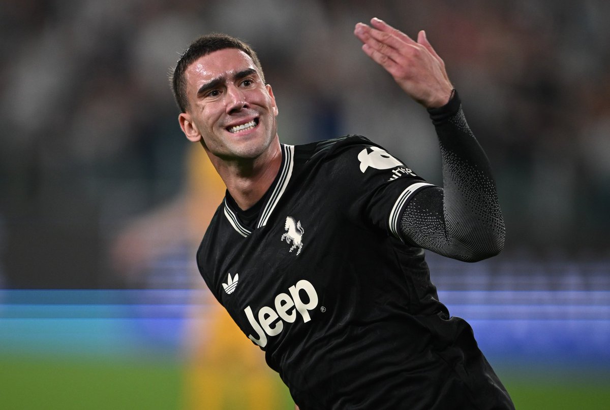 NewcastleUtd_FR's tweet photo. 🚨🇷🇸 Dušan Vlahović envisage sérieusement un transfert à Newcastle  après des discussions récentes avec le club.  🖤🤍

En fin de contrat avec la Juventus cet été, Newcastle travaille dur pour obtenir sa signature en tant qu'agent libre. 👀

(Source : Gazzetta dello Sport) #NUFC https://t.co/9XF2VXWbvV