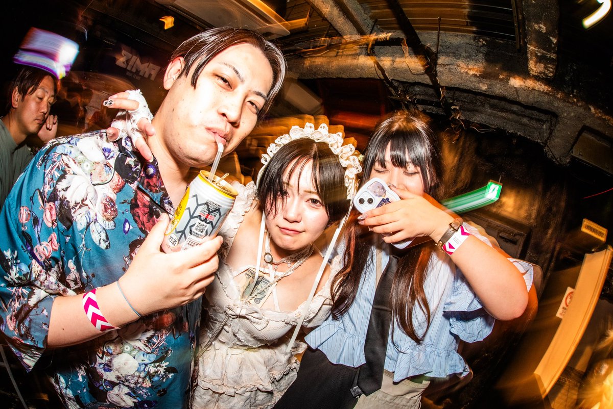 syrop16's tweet photo. もう去年の今頃なのか！
改めて面白いパーティーだったな🤣

#いぶまりBB
#アカフォト https://t.co/qw3Z3lmbmm