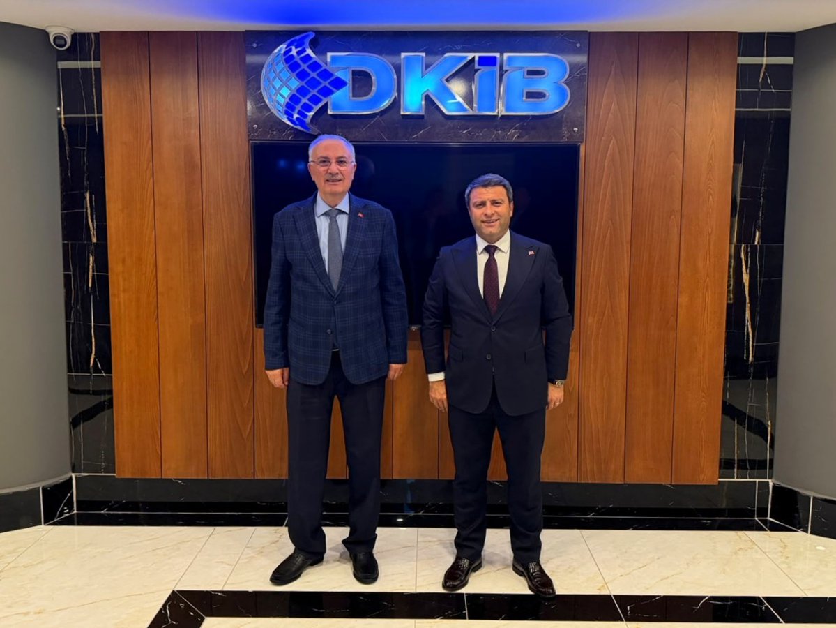 DkibTr's tweet photo. Yomra Kaymakamı Sayın Oğuzhan OCAK, Birliğimizi ziyaret ederek Yönetim Kurulu Başkanımız Sayın Selçuk İSKENDER’e hayırlı olsun dileklerini iletti.

Ziyaret kapsamında, bölgemizin ekonomik ve ticari gelişimine yönelik değerlendirmelerde bulunularak, yerel dinamikler ve iş dünyası arasındaki iş birliği imkanları üzerine görüş alışverişinde bulunuldu.

Nazik ziyaretleri dolayısıyla Yomra Kaymakamımız Sayın Oğuzhan OCAK’a teşekkür ederiz.