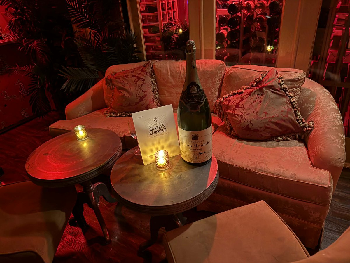 emfd57's tweet photo. Champagne tastings at Flute Champagne Bar on West 54 Street and Broadway https://t.co/l4ZsFl3wcT