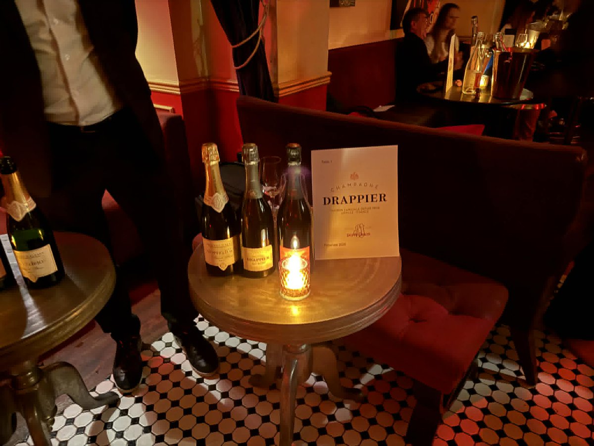 emfd57's tweet photo. Champagne tastings at Flute Champagne Bar on West 54 Street and Broadway https://t.co/l4ZsFl3wcT