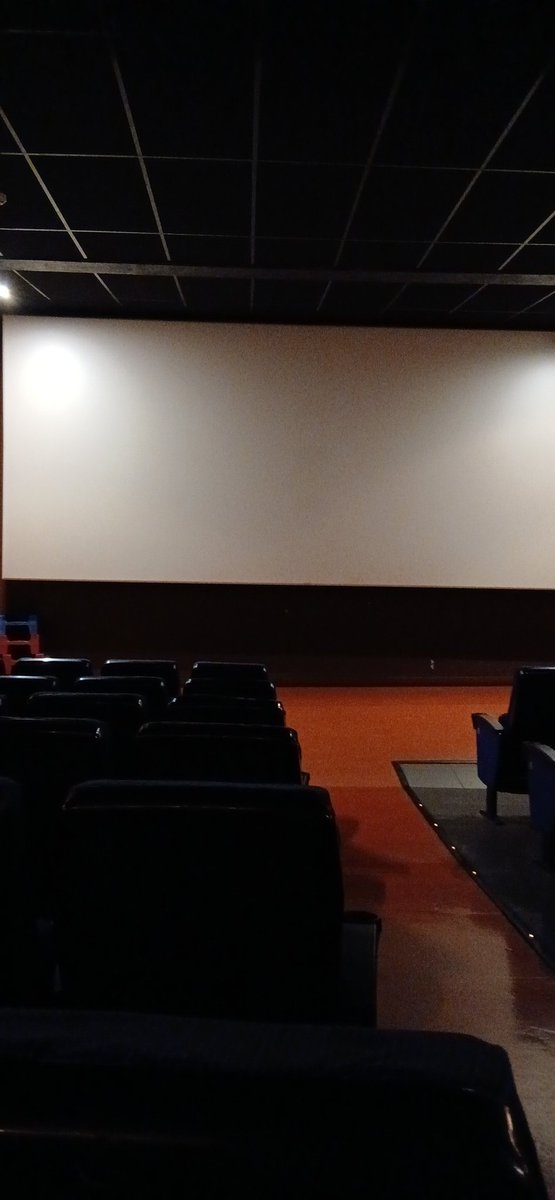 Maria_Pineda's tweet photo. Una sala para mi... para ver @ScaryMovie #scarymovie #scarymovie2026 una pelicula solo para entretenerme https://t.co/AejZe8NFJG