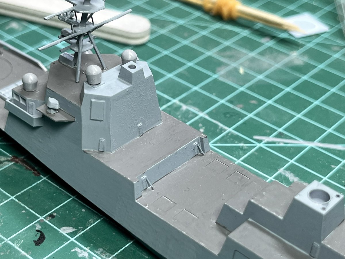 sinseidainihon's tweet photo. 1/700 コンステレーション級フリゲート艦

MK.53 NULKA デコイ装置 を艦橋 後ろに取り付けました。 https://t.co/IgaJzIhOtK