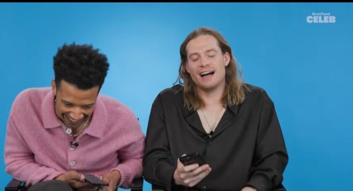 julesem5's tweet photo. I love how there's a distinct line where Sam's blush starts on his chest, his insistence on punctuation and Jacobs wheezy laugh 😂😂😂 https://t.co/JWqWB9hzVb