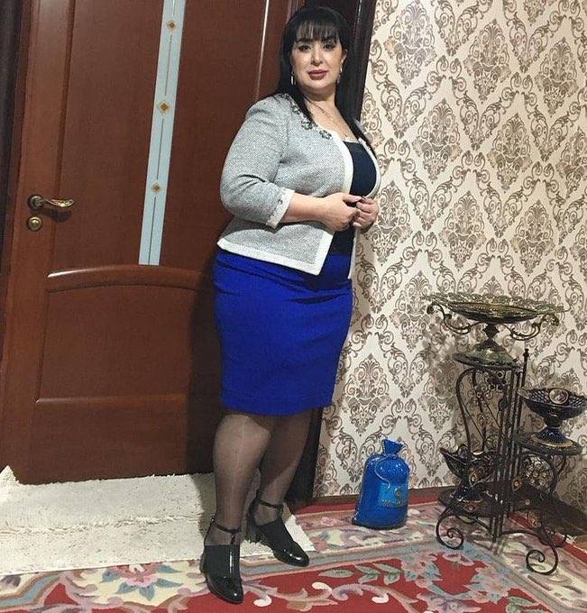 madame_seham's tweet photo. يتحدثون عن النساء بالسنين
هذه ثلاثينيه 
وتلك أربعينية 
وهناك من يرفع قبعته للخمسينيه 
الأنثى ياساده ياكرام
لا تقاس بالسنين والأعوام 
فهي مثل الزهره كلما رويتها بالحب والإهتمام 
ازدادت أنوثتها وتوردت وجناتها 
أروي المرأة حبا وإهتماما 
تكون لك أنثى ناضجة💜💙 https://t.co/RNFaxe09EC